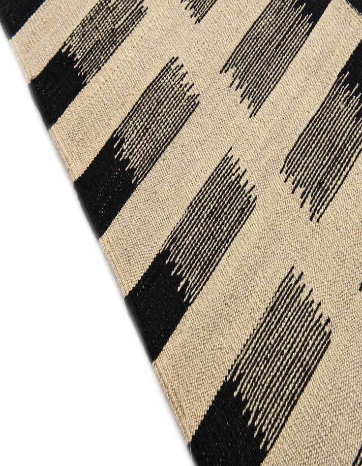 Detail image of  5' 8 x 7' 8  Hand Woven Kilim Modern Wool Rug
