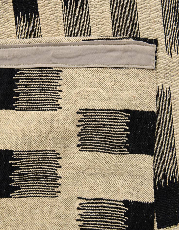 Detail image of  5' 8 x 7' 8  Hand Woven Kilim Modern Wool Rug