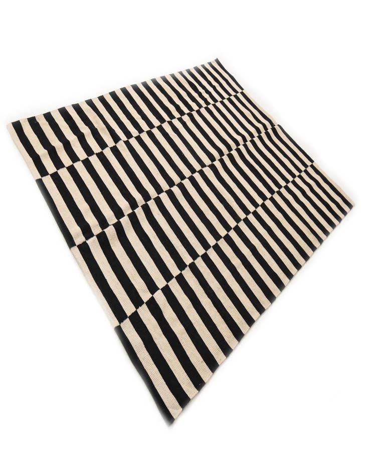 Detail image of  5' 7 x 7' 11  Hand Woven Kilim Modern Wool Rug