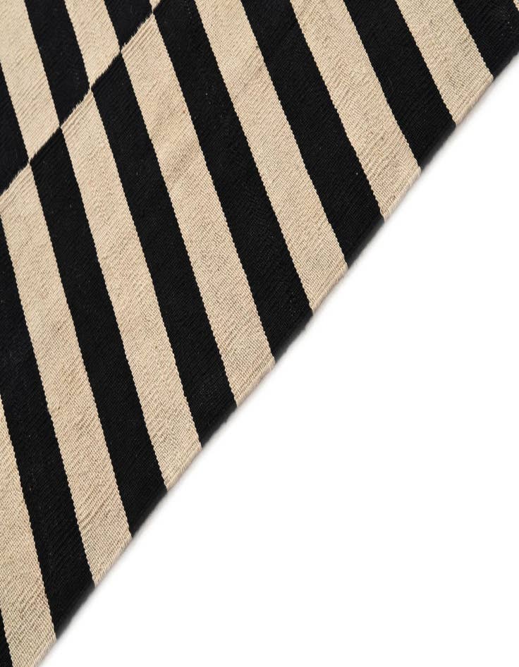 Detail image of  5' 7 x 7' 11  Hand Woven Kilim Modern Wool Rug