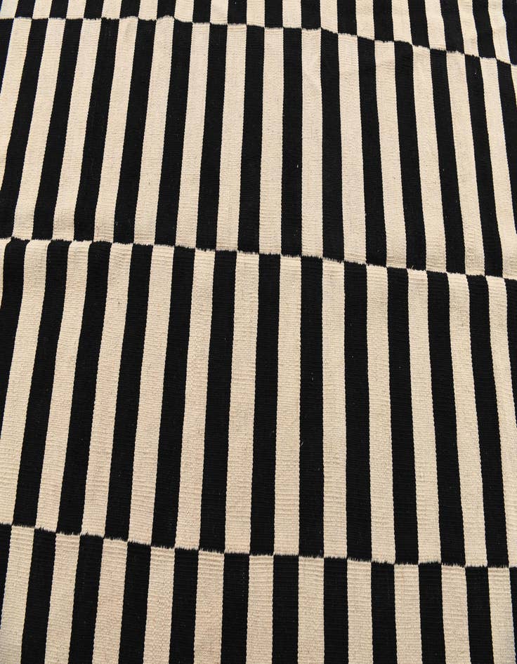 Detail image of  5' 7 x 7' 11  Hand Woven Kilim Modern Wool Rug