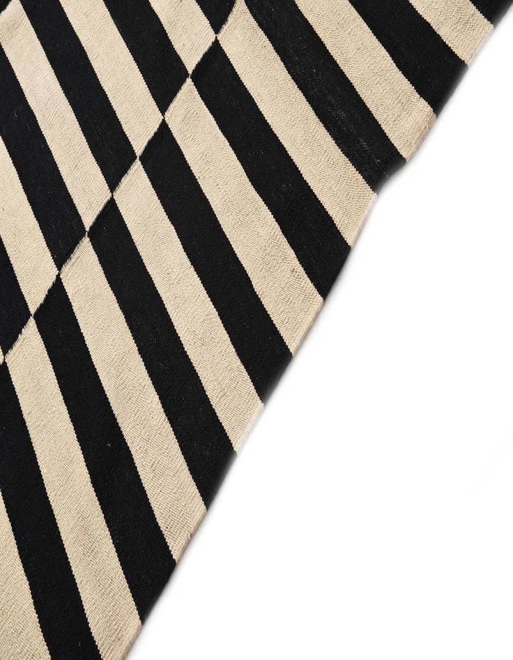 Detail image of  5' 7 x 7' 10  Hand Woven Kilim Modern Wool Rug