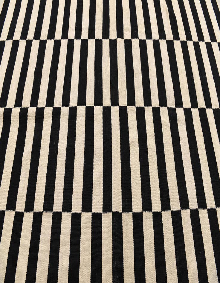 Detail image of  5' 7 x 7' 10  Hand Woven Kilim Modern Wool Rug