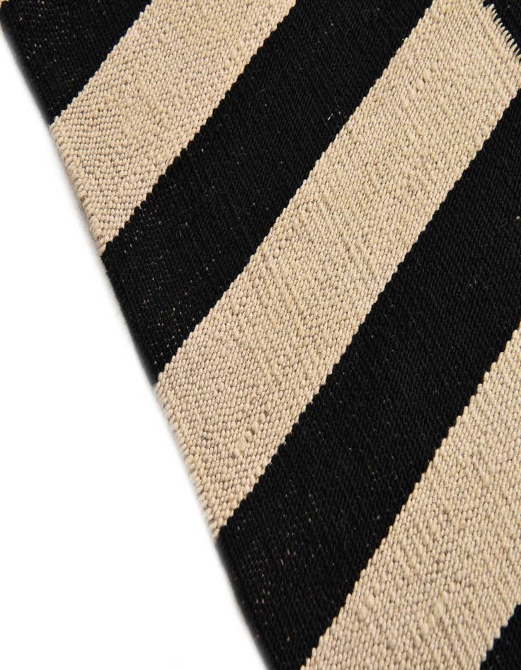 Detail image of  2' 7 x 3' 10  Hand Woven Kilim Modern Wool Rug