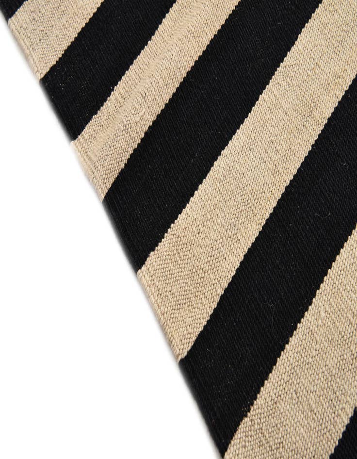 Detail image of  3' 4 x 4' 10  Hand Woven Kilim Modern Wool Rug