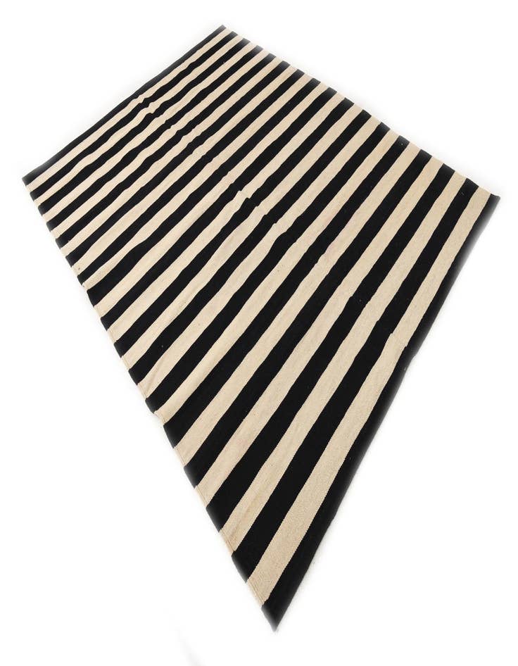 Detail image of  5' 9 x 7' 9  Hand Woven Kilim Modern Wool Rug