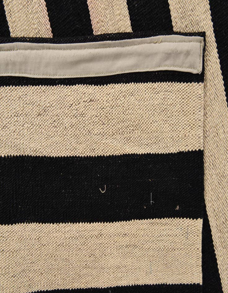 Detail image of  5' 9 x 7' 9  Hand Woven Kilim Modern Wool Rug