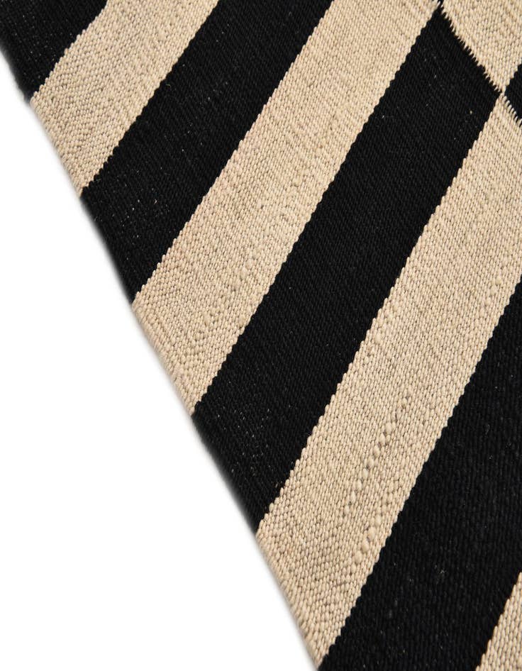 Detail image of  2' 6 x 3' 9  Hand Woven Kilim Modern Wool Rug