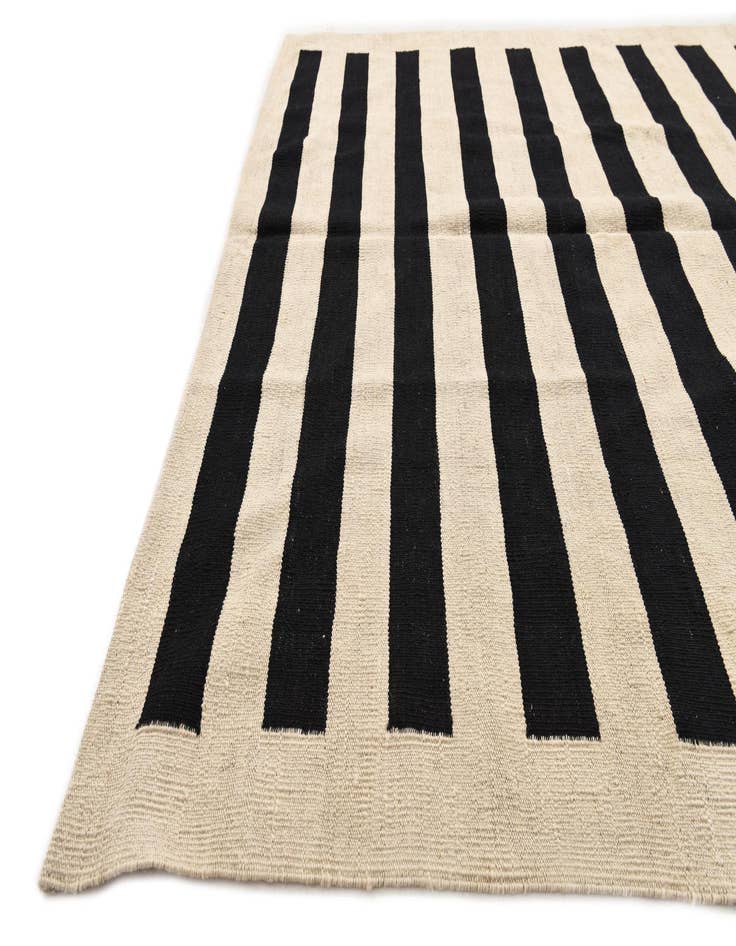 Detail image of  5' 6 x 7' 10  Hand Woven Kilim Modern Wool Rug