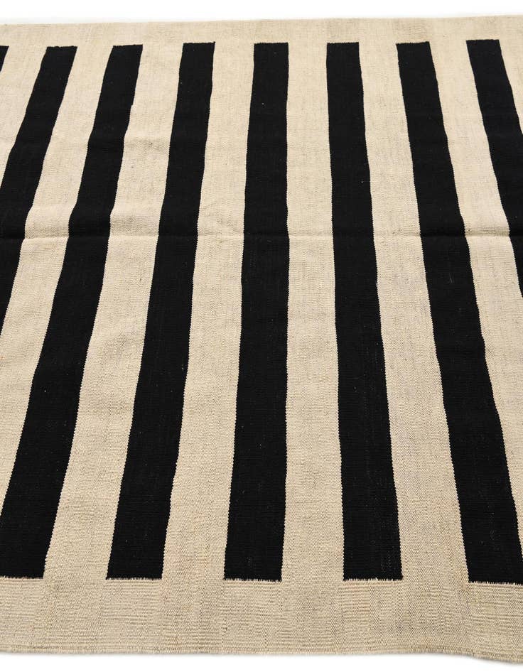 Detail image of  5' 6 x 7' 10  Hand Woven Kilim Modern Wool Rug