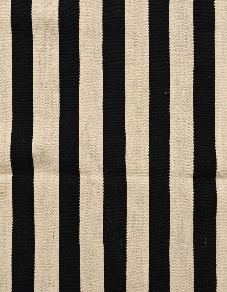 Detail image of  5' 6 x 7' 10  Hand Woven Kilim Modern Wool Rug