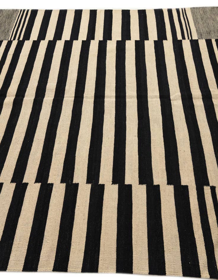 Detail image of  6' x 7' 8  Hand Woven Kilim Modern Wool Rug