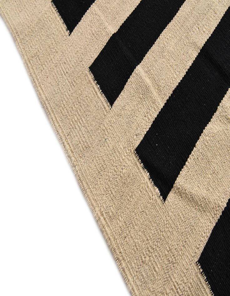 Detail image of  6' 8 x 9' 10  Hand Woven Kilim Modern Wool Rug