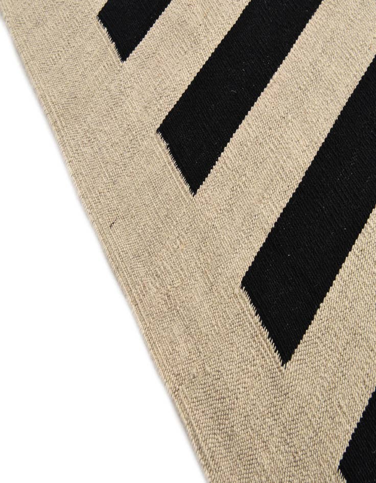 Detail image of  6' 9 x 9' 7  Hand Woven Kilim Modern Wool Rug