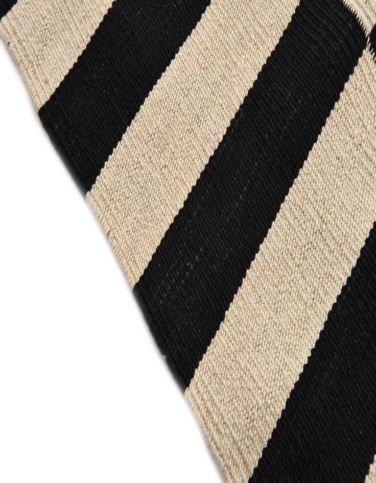 Detail image of  2' 6 x 3' 10  Hand Woven Kilim Modern Wool Rug