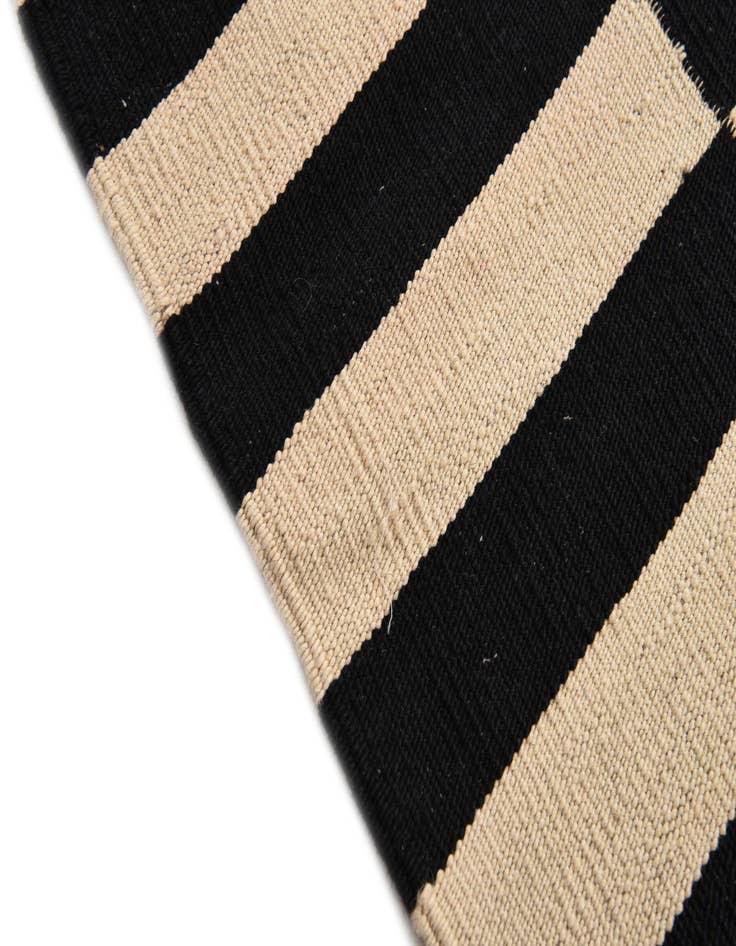 Detail image of  2' 8 x 3' 10  Hand Woven Kilim Modern Wool Rug