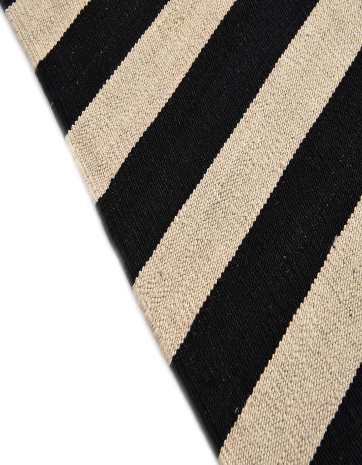 Detail image of  3' 7 x 4' 9  Hand Woven Kilim Modern Wool Rug