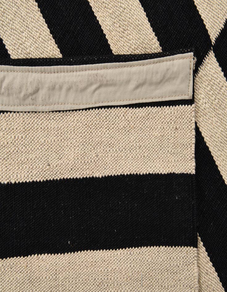 Detail image of  3' 7 x 4' 9  Hand Woven Kilim Modern Wool Rug