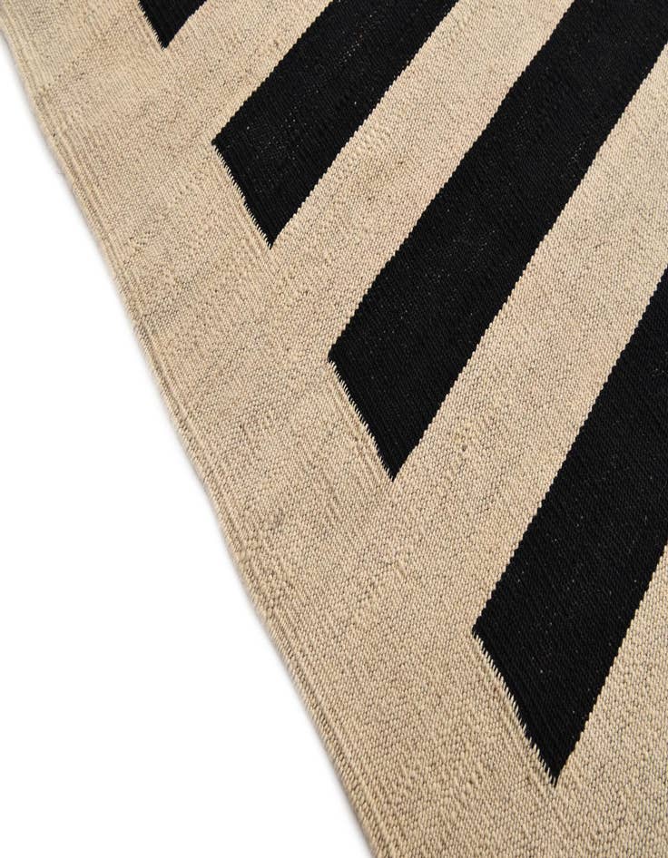 Detail image of  6' 8 x 9' 10  Hand Woven Kilim Modern Wool Rug