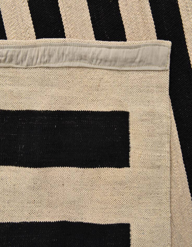 Detail image of  6' 8 x 9' 10  Hand Woven Kilim Modern Wool Rug