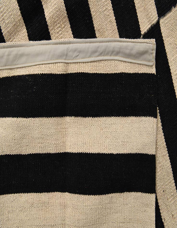 Detail image of  8' 7 x 11' 3  Hand Woven Kilim Modern Wool Rug