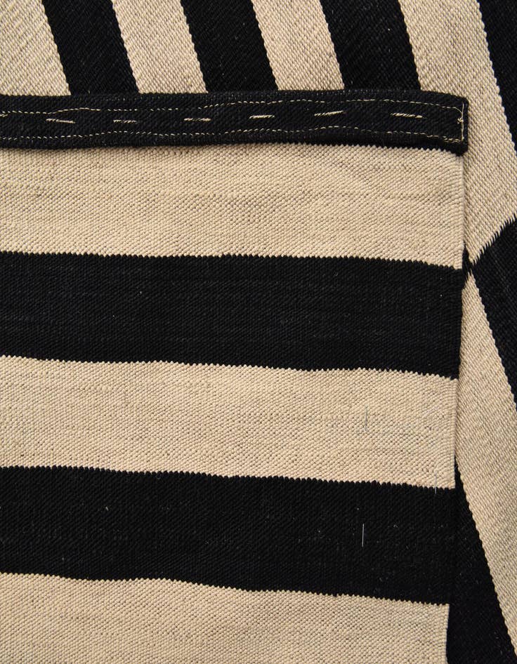 Detail image of  6' 8 x 9' 8  Hand Woven Kilim Modern Wool Rug