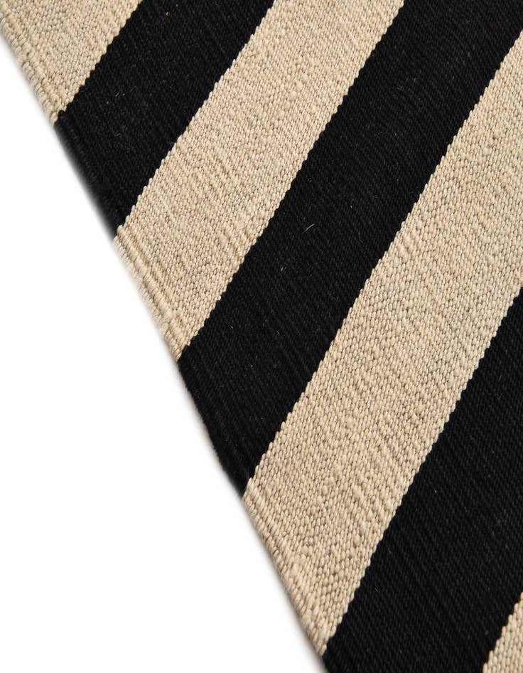 Detail image of  2' 8 x 3' 10  Hand Woven Kilim Modern Wool Rug