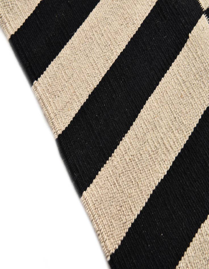 Detail image of  2' 8 x 3' 10  Hand Woven Kilim Modern Wool Rug