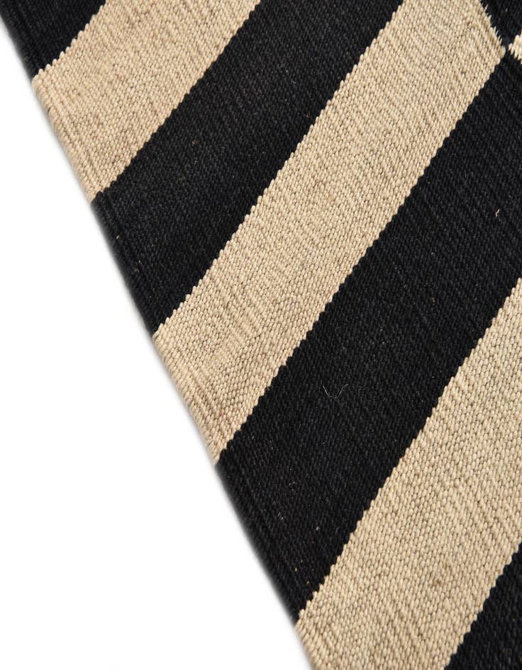 Detail image of  2' 7 x 3' 10  Hand Woven Kilim Modern Wool Rug