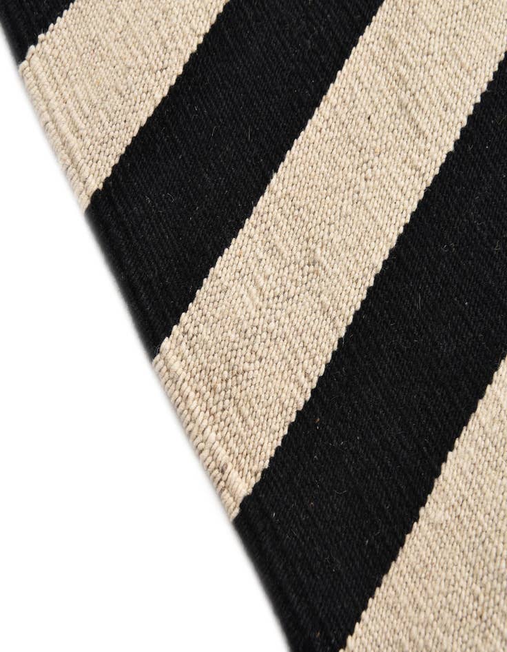 Detail image of  2' 6 x 3' 10  Hand Woven Kilim Modern Wool Rug