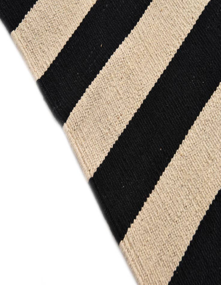 Detail image of  2' 9 x 3' 10  Hand Woven Kilim Modern Wool Rug