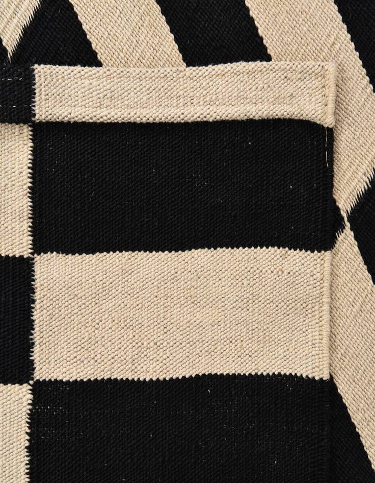 Detail image of  2' 9 x 3' 10  Hand Woven Kilim Modern Wool Rug