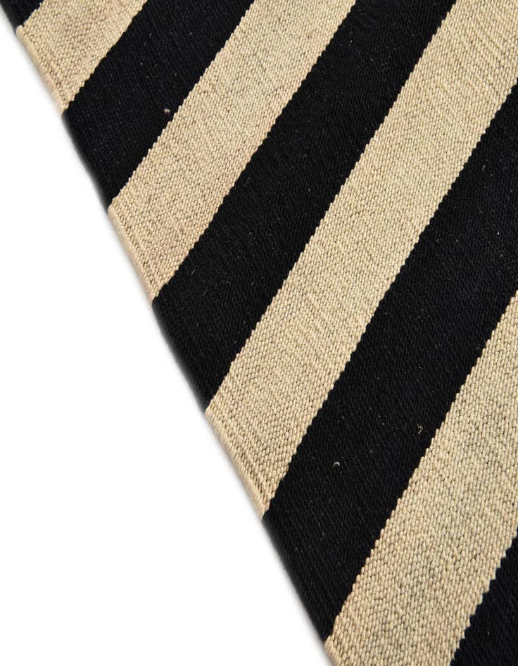 Detail image of  3' 5 x 4' 8  Hand Woven Kilim Modern Wool Rug