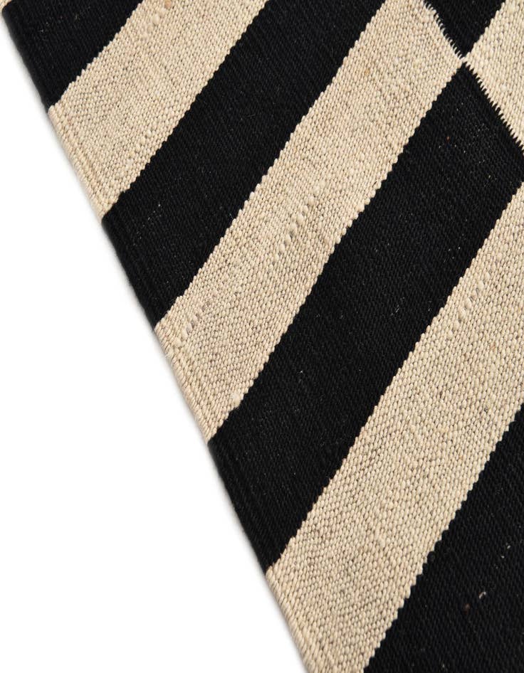 Detail image of  2' 6 x 3' 9  Hand Woven Kilim Modern Wool Rug