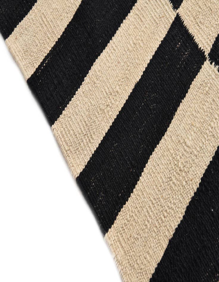 Detail image of  2' 6 x 4'  Hand Woven Kilim Modern Wool Rug