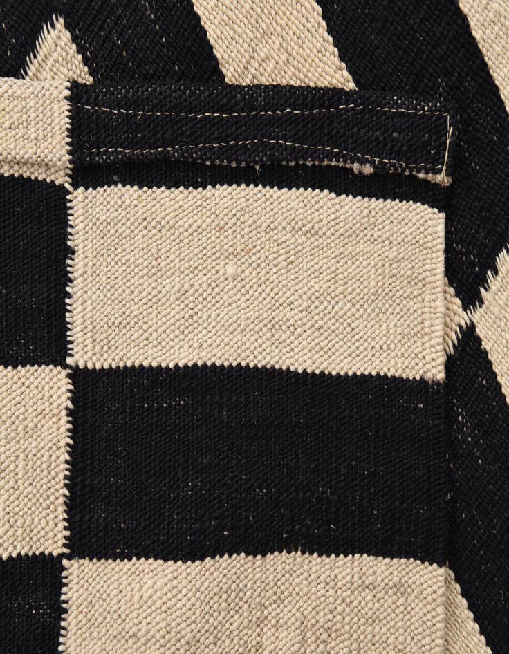 Detail image of  2' 6 x 4'  Hand Woven Kilim Modern Wool Rug