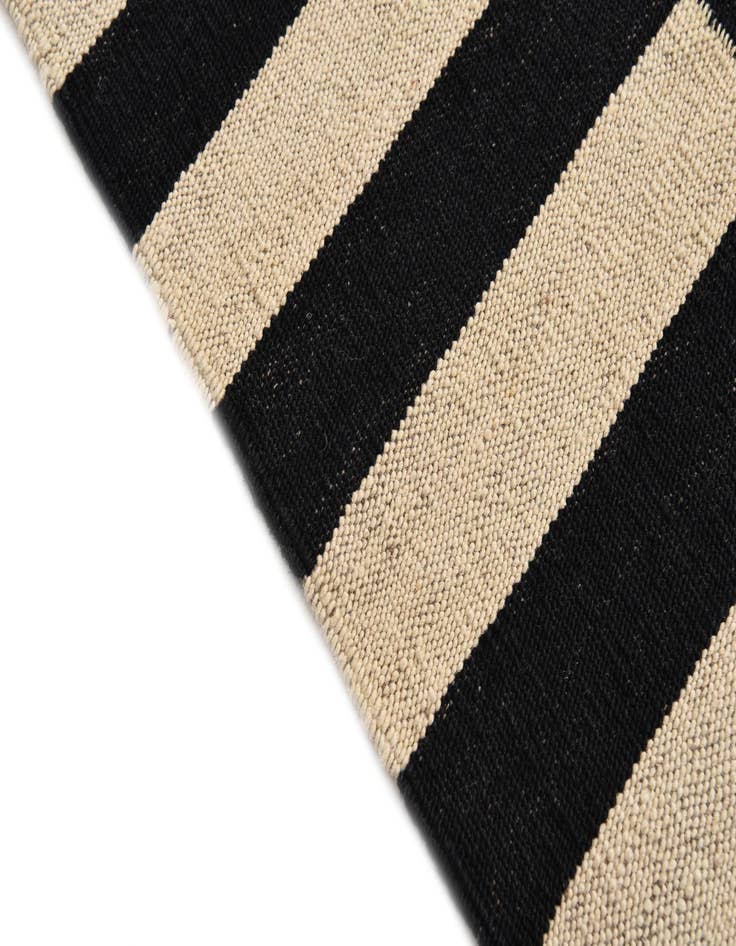 Detail image of  2' 8 x 3' 10  Hand Woven Kilim Modern Wool Rug