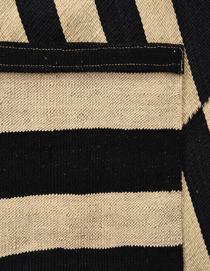 Detail image of  3' 2 x 4' 9  Hand Woven Kilim Modern Wool Rug