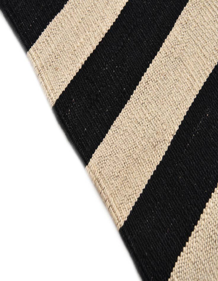 Detail image of  2' 8 x 3' 10  Hand Woven Kilim Modern Wool Rug