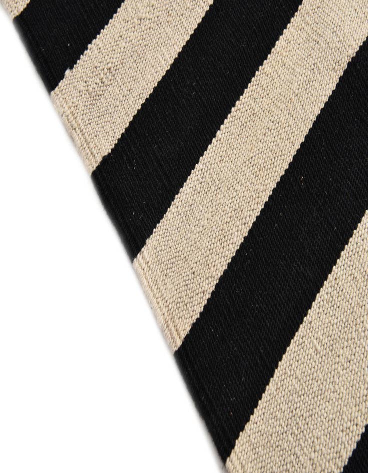 Detail image of  3' 3 x 5'  Hand Woven Kilim Modern Wool Rug