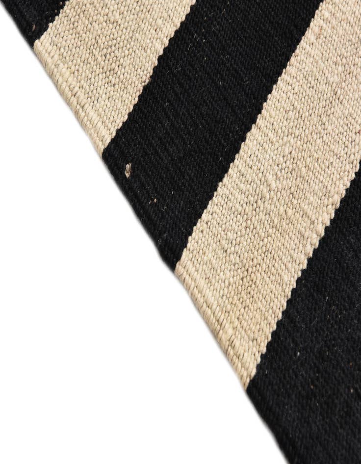 Detail image of  2' 9 x 3' 10  Hand Woven Kilim Modern Wool Rug