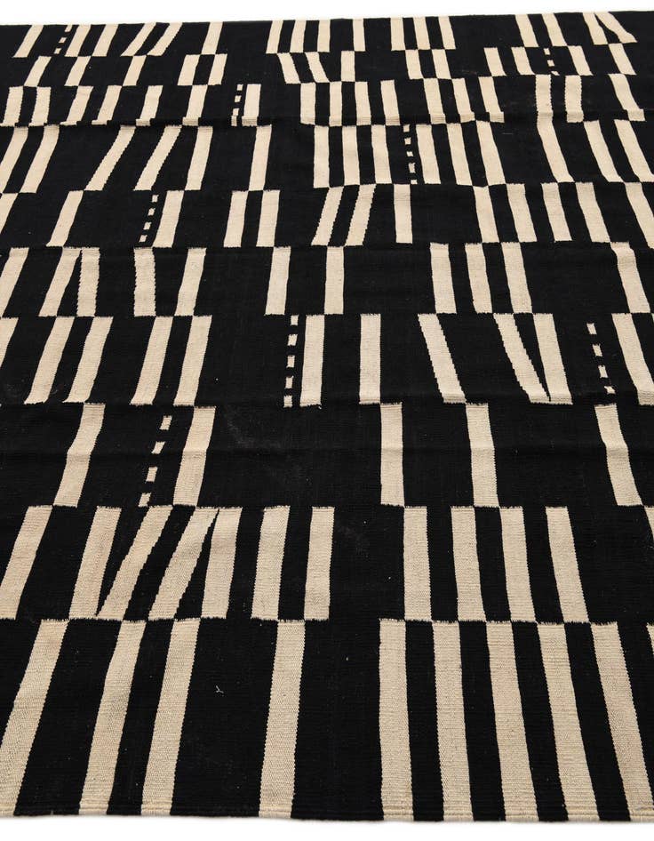 Detail image of  8' 6 x 9' 10  Hand Woven Kilim Modern Wool Rug