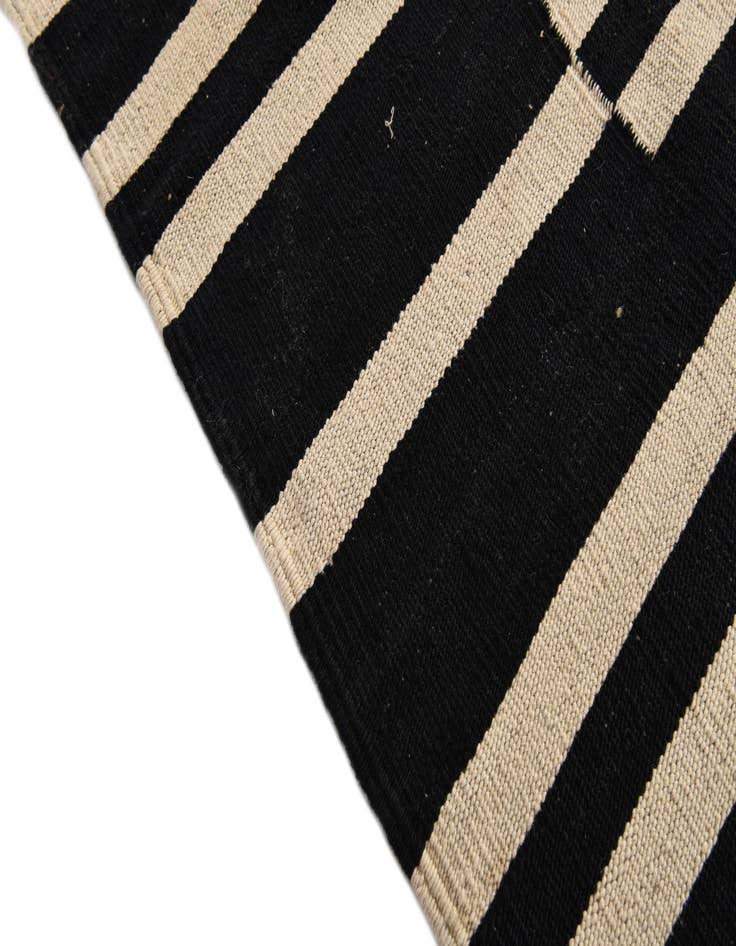 Detail image of  8' 6 x 9' 10  Hand Woven Kilim Modern Wool Rug