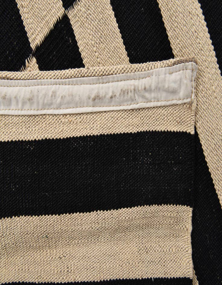 Detail image of  8' 3 x 11' 3  Hand Woven Kilim Modern Wool Rug