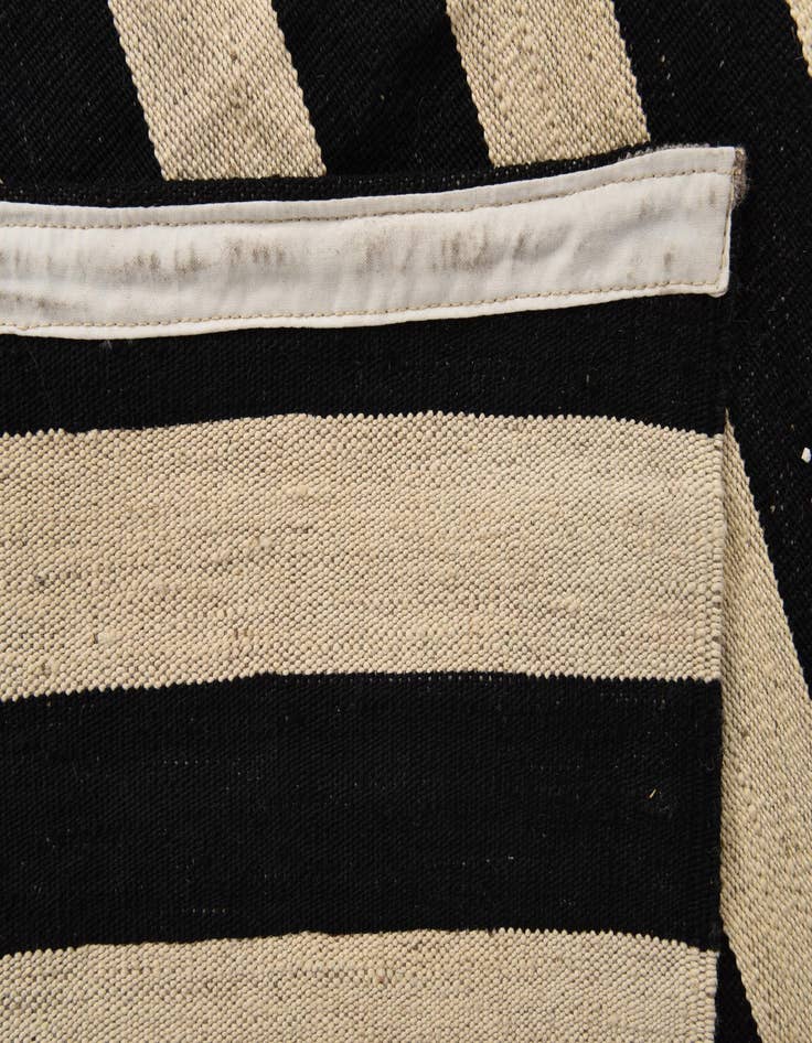 Detail image of  8' 2 x 9' 10  Hand Woven Kilim Modern Wool Rug