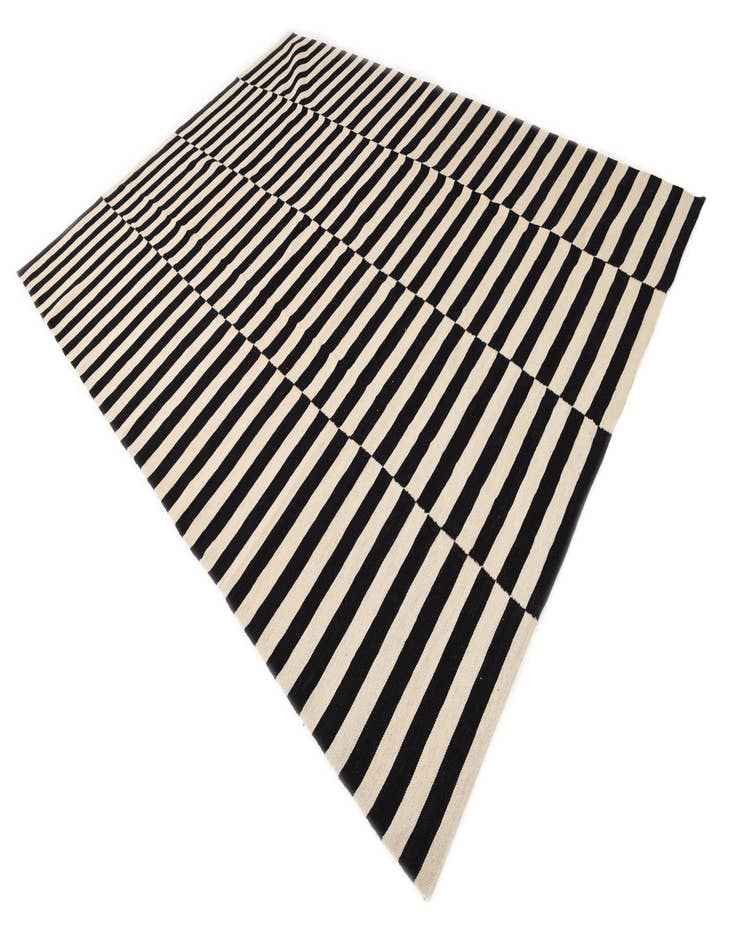 Detail image of  8' 5 x 11' 5  Hand Woven Kilim Modern Wool Rug