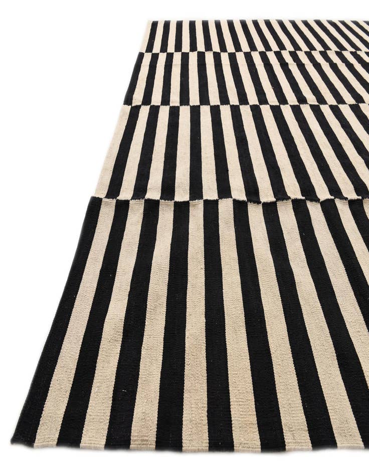 Detail image of  8' 5 x 11' 5  Hand Woven Kilim Modern Wool Rug