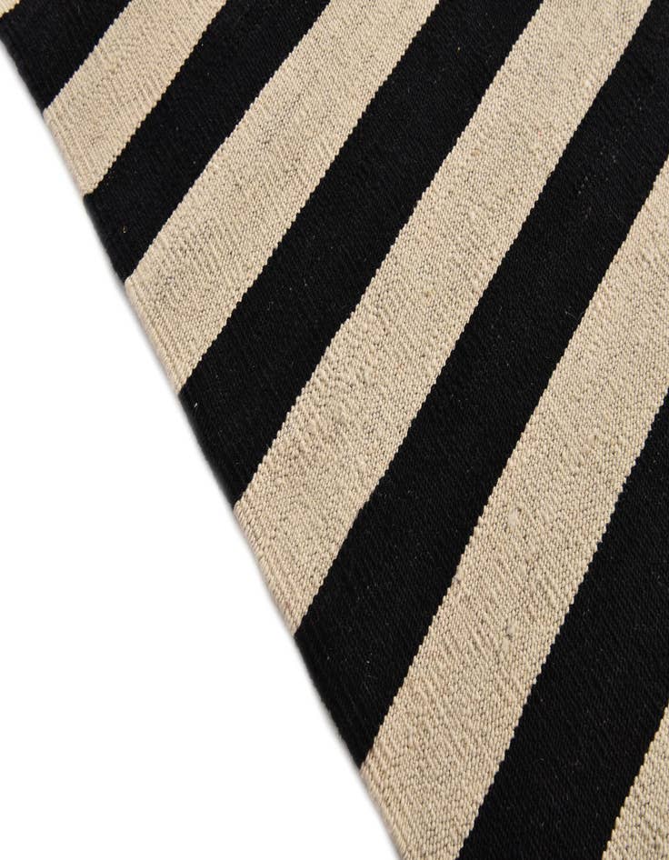 Detail image of  8' 5 x 11' 5  Hand Woven Kilim Modern Wool Rug