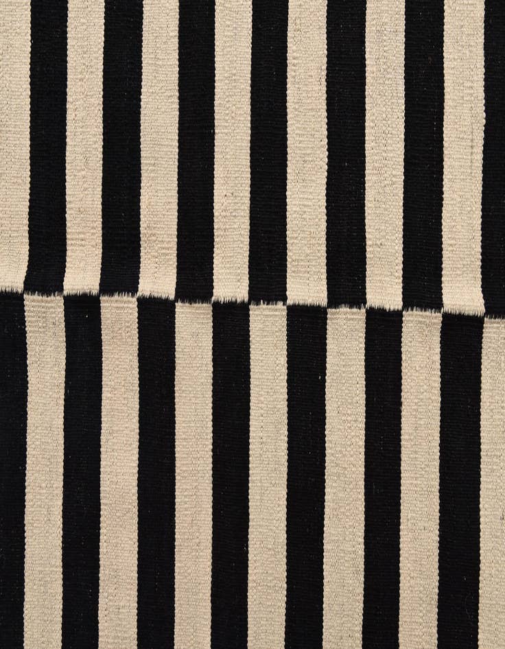 Detail image of  8' 5 x 11' 5  Hand Woven Kilim Modern Wool Rug