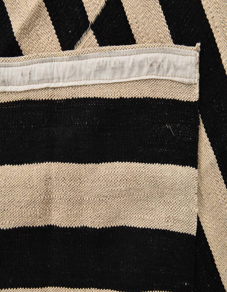 Detail image of  7' 11 x 9' 9  Hand Woven Kilim Modern Wool Rug